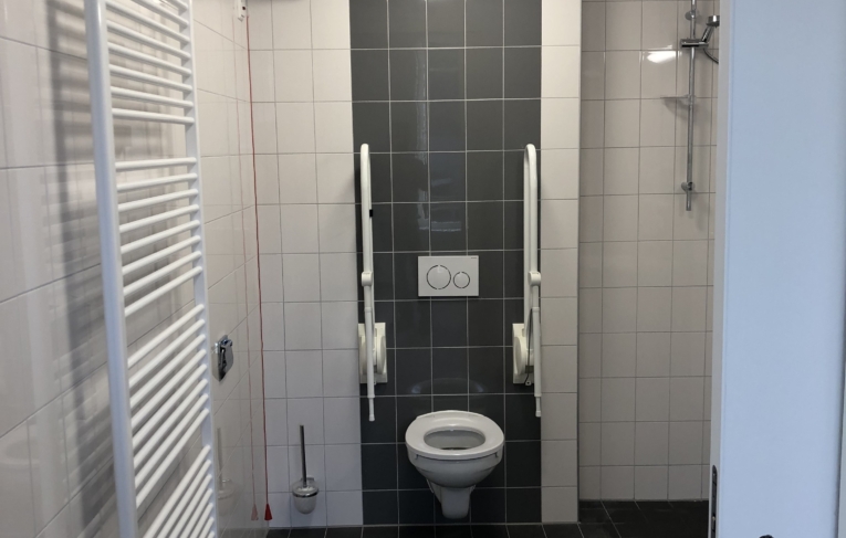 Douche en toiletruimte appartement Auping Deventer