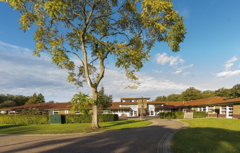 Veld en Weide 3 en 5 De Hof overzicht met ingang